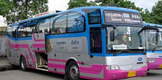 découvrez le confort ultime avec notre service de bus vip en thaïlande. profitez de trajets luxueux entre les destinations tout en savourant un service exceptionnel et des équipements haut de gamme. voyagez avec style et confort grâce à notre flotte moderne et professionnelle.