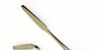 Tampon dentaire : quelles informations doivent y figurer ? découvrez toutes les informations essentielles sur le tampon dentaire : son utilité, son fonctionnement, et comment il peut améliorer votre santé bucco-dentaire. apprenez à choisir le bon tampon dentaire pour un soin optimal de vos dents et gencives.