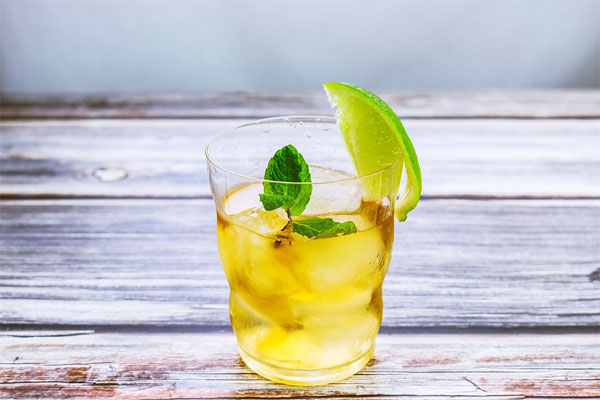 découvrez l'harmonie parfaite entre baileys et whisky dans nos recettes de cocktails savoureuses. laissez-vous séduire par des associations audacieuses qui élèveront vos soirées en alliant la douceur crémeuse du baileys à la richesse du whisky. parfait pour impressionner vos invités !