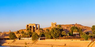 découvrez l'égypte comme jamais auparavant avec notre croisière sur le nil. explorez les merveilles des temples antiques, admirez les paysages luxuriants et plongez dans l'histoire fascinante des pharaons tout en profitant du confort inégalé de notre navire de croisière. une expérience inoubliable vous attend sur les eaux mythiques du nil.