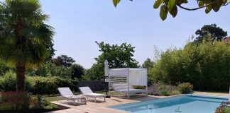 Cuisine ouverte sur piscine : 10 idées sublimes pour une maison qui fait rêver ! découvrez comment allier le plaisir de cuisiner à la détente au bord de votre piscine. explorez des recettes savoureuses, des astuces de décoration et des conseils pour aménager une cuisine extérieure parfaite pour vos journées ensoleillées.