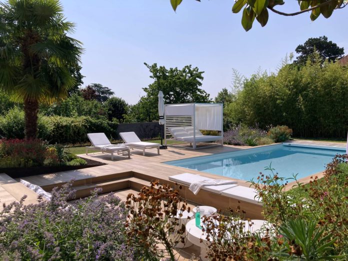 cuisine piscine découvrez comment allier le plaisir de cuisiner à la détente au bord de votre piscine. explorez des recettes savoureuses, des astuces de décoration et des conseils pour aménager une cuisine extérieure parfaite pour vos journées ensoleillées.