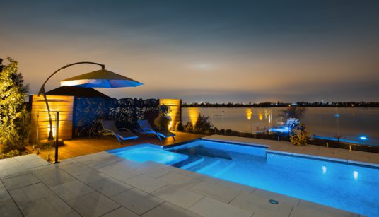 découvrez les tendances incontournables de l'été en matière de piscines. profitez des designs innovants, des matériaux modernes et des accessoires qui transformeront votre espace extérieur en un véritable oasis de détente. plongez dans l'univers des piscines tendance et crées votre coin de paradis cet été !