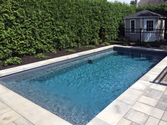 piscine tendance été découvrez les tendances estivales en matière de piscines pour transformer votre jardin en un véritable oasis de détente. styles innovants, matériaux écologiques et aménagements modernes, tout pour profiter pleinement de votre été au bord de l'eau.