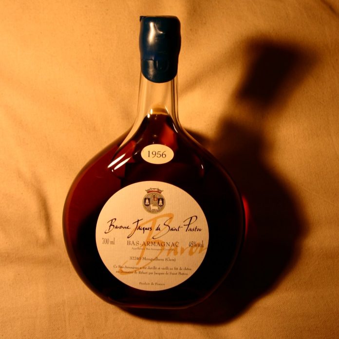 armagnac ou whisky pour digestif découvrez les saveurs riches et complexes de l'armagnac et du whisky, deux choix exquis pour un digestif. apprenez à les distinguer et trouvez celui qui ravira vos papilles après un bon repas.