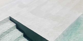 Béton désactivé piscine : Pourquoi c’est le revêtement idéal pour une piscine élégante et sécurisée ! découvrez les avantages du béton désactivé pour embellir votre piscine. ce revêtement esthétique et antidérapant assure sécurité et élégance autour de votre bassin. idéal pour des moments de détente, optez pour une finition durable et moderne qui s'intègre parfaitement dans votre espace extérieur.