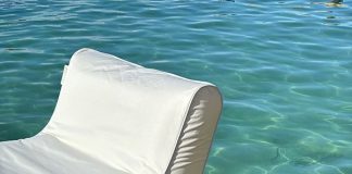 Canapé piscine Roche Bobois : Le luxe ultime pour un espace extérieur d’exception ! découvrez notre sélection de canapés de piscine luxe, alliant confort et élégance. transformez votre espace extérieur en un havre de paix avec des matériaux haut de gamme et un design raffiné. parfait pour se détendre au bord de la piscine dans un cadre chic et accueillant.