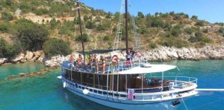 découvrez des croisières inoubliables pour célébrer les fêtes dans des destinations de rêve. ambiance festive, gastronomie raffinée et activités variées vous attendent à bord. embarquez pour une expérience magique et partagez des moments mémorables avec vos proches!