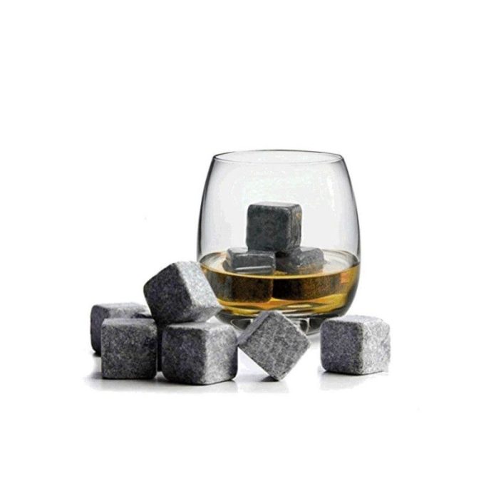 cube à whisky : indispensable ou gadget ? découvrez dans notre article si le cube à whisky est un accessoire indispensable pour apprécier vos spiritueux ou simplement un gadget tendance. analysez ses avantages et inconvénients pour enrichir votre expérience de dégustation.