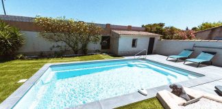 Piscine terrain en pente douce : Possible ou pas ? Les solutions qui marchent ! découvrez les avantages de la piscine à pente douce, idéale pour toute la famille. profitez d'un accès facilité à l'eau, d'un espace de baignade sécurisé et d'un design esthétique qui s'intègre parfaitement à votre jardin. apprenez comment transformer votre extérieur en un véritable havre de paix aquatique.