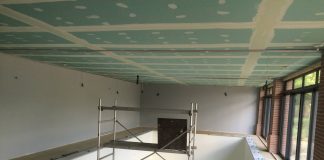 Placo pour piscine intérieure : Est-ce vraiment une bonne idée ? Ce qu’il faut savoir ! découvrez comment installer du placo pour votre piscine intérieure, un choix idéal pour allier esthétique et praticité. profitez de notre guide complet pour transformer votre espace aquatique tout en assurant une bonne isolation et une finition parfaite.