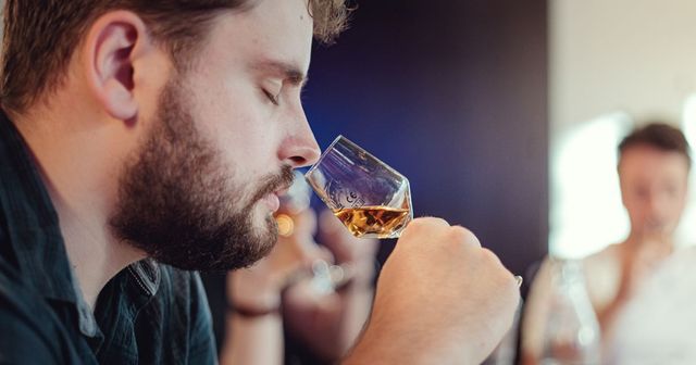 découvrez les erreurs courantes de conservation du whisky qui peuvent altérer ses arômes et sa qualité. apprenez les meilleures pratiques pour préserver votre bouteille et savourer chaque goutte comme il se doit.