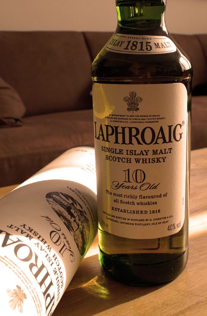 whisky pomme de terre découvrez le whisky à base de pomme de terre, une spécialité unique qui allie la douceur de la terre à la puissance des alambics. explorez les saveurs surprenantes et l'histoire fascinante de cette boisson artisanale. parfait pour les amateurs de whisky en quête de nouvelles expériences gustatives.