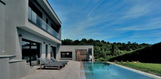 Carrelage antidérapant piscine Castorama : Le choix malin pour éviter les glissades ! découvrez notre sélection de carrelage antidérapant pour piscine, idéal pour garantir sécurité et confort autour de votre bassin. alliez esthétique et fonctionnalité avec des matériaux adaptés à tous les styles de décoration extérieure.