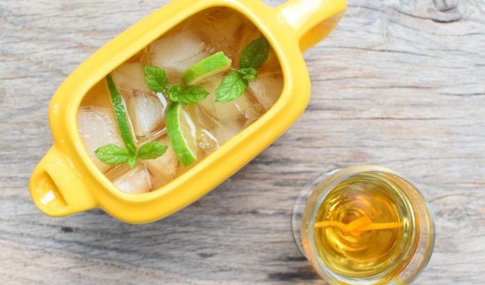 cocktail whisky pastis découvrez notre recette originale de cocktail whisky pastis, une fusion audacieuse qui allie la douceur du whisky à l'anis généreux du pastis. parfait pour vos soirées entre amis, ce mélange surprenant vous fera vivre une expérience gustative unique et réconfortante.