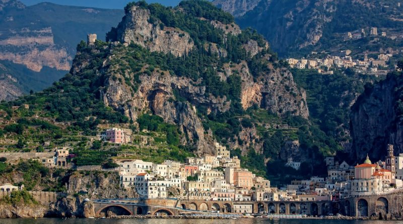 découvrez les trésors cachés de la côte amalfitaine à travers des panoramas secrets, offrant des vues à couper le souffle et des expériences inoubliables. plongez dans la beauté naturelle et la richesse culturelle de cette région mythique.