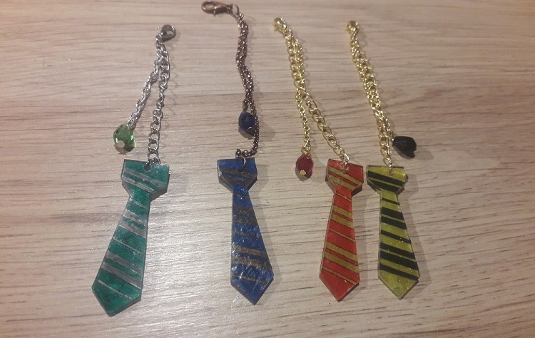 découvrez comment créer votre propre cravate gryffondor diy avec notre guide étape par étape. parfait pour les fans de harry potter souhaitant ajouter une touche personnelle à leur tenue de sorcier, cette cravate fait maison est idéale pour les cosplays, les événements ou simplement pour afficher votre passion. suivez nos conseils et astuces pour obtenir un résultat épatant !