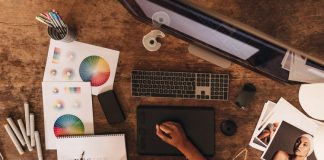 découvrez la définition du graphiste, un professionnel de la création visuelle chargé de concevoir des éléments graphiques pour divers supports. apprenez-en plus sur son rôle, ses compétences et l'importance de son travail dans le monde du design.