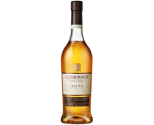 découvrez l'art de la dégustation de whisky à domicile avec nos conseils pour savourer chaque goutte. apprenez à apprécier les arômes et les saveurs uniques des meilleures bouteilles tout en créant une expérience conviviale et raffinée entre amis ou en solo.