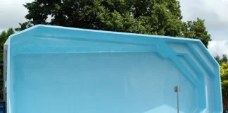 Piscine fibre de verre inconvénient : Les 5 défauts à connaître avant d’acheter ! découvrez les inconvénients de la piscine en fibre, notamment en termes de coût, de durabilité et d'entretien. informez-vous pour faire le meilleur choix pour votre projet d'aménagement extérieur.