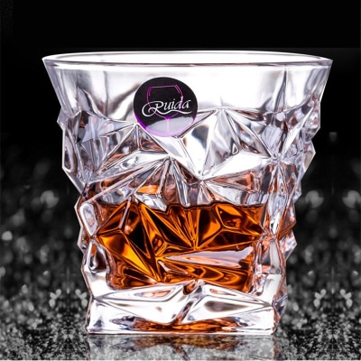 investir verre whisky cristal découvrez comment investir dans des bouteilles de whisky en cristal de luxe. apprenez à choisir des éditions limitées, à comprendre le marché et à maximiser la valeur de votre collection au fil du temps.