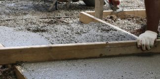 Temps de séchage béton piscine : Soyez patient ! Voici combien de temps attendre avant de remplir votre bassin ! découvrez nos conseils pour le séchage optimal du béton de votre piscine. garantissez la durabilité et la sécurité de votre projet aquatique avec des techniques adaptées au climat et à la saison.