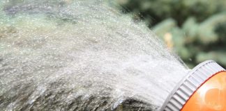 Siphonnage piscine : Une technique simple mais risquée, à utiliser avec précaution ! découvrez nos conseils pratiques et astuces pour un siphonnage efficace de votre piscine. apprenez les techniques essentielles pour maintenir votre bassin propre et en bon état tout au long de la saison.