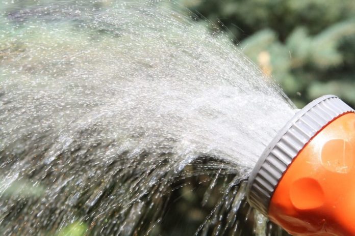 siphonnage piscine découvrez nos conseils pratiques et astuces pour un siphonnage efficace de votre piscine. apprenez les techniques essentielles pour maintenir votre bassin propre et en bon état tout au long de la saison.
