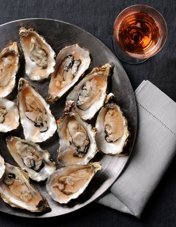 découvrez l'association parfaite entre le whisky élégant et les huîtres fraîches. explorez les saveurs maritimes sublimées par les notes complexes du whisky, pour une expérience gastronomique inoubliable.
