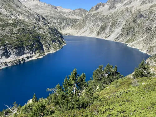 découvrez la boucle alpine du lac du montagnon, une randonnée d'exception au cœur des paysages majestueux des alpes. plongez dans la beauté naturelle de cette région, entre lacs cristallins et montagnes imposantes, et vivez une expérience inoubliable en pleine nature.
