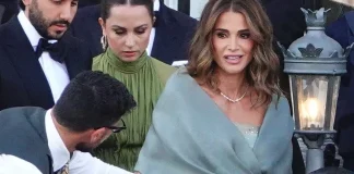 découvrez notre élégante invitation de mariage inspirée par le style raffiné de jeff bezos. chaque détail est pensé pour faire de votre grand jour un moment inoubliable. faites de votre cérémonie un événement exceptionnel avec cette invitation unique.