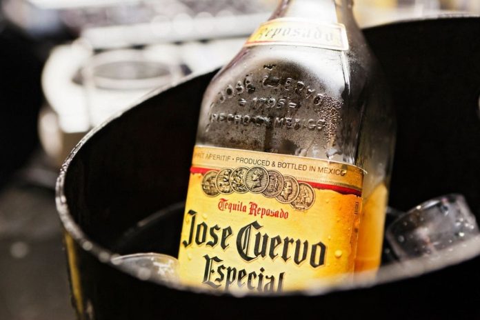 tequila sunrise conseils découvrez tous nos conseils pour préparer un délicieux tequila sunrise ! apprenez les astuces pour un mélange parfait, des garnitures originales et des variations de cette célèbre boisson. améliorez vos skills de mixologie et impressionnez vos amis avec ce cocktail coloré et rafraîchissant.