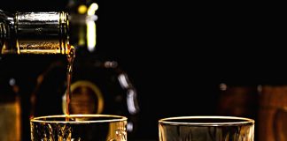 Meilleur verre whisky : pourquoi le verre compte autant pour une dégustation parfaite ! découvrez notre sélection de verres à whisky, alliant élégance et fonctionnalité. parfaits pour apprécier la profondeur des arômes de votre spiritueux préféré, ces verres sont idéaux pour les amateurs et connoisseurs. transformez chaque dégustation en un moment de plaisir.