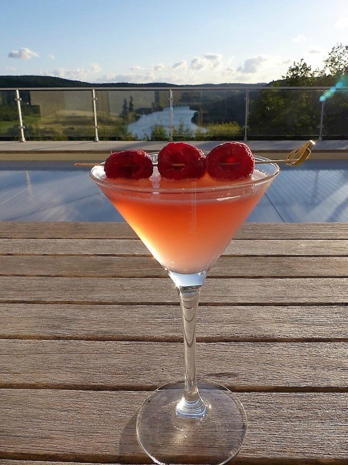 cocktail infaillible découvrez notre cocktail infaillible, une boisson savoureuse et rafraîchissante qui saura égayer vos soirées. idéal pour impressionner vos invités, ce mélange unique de saveurs vous transportera dans un univers de plaisir gustatif. parfait pour toutes les occasions, laissez-vous séduire par notre recette incontournable.