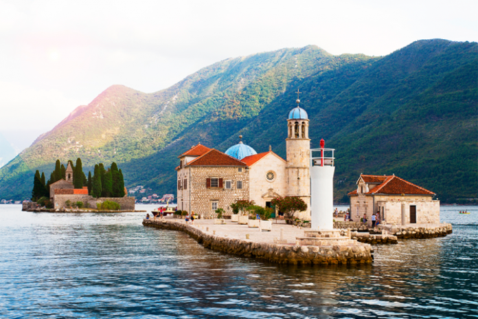 îles européennes magiques découvrez les îles européennes magiques, des destinations enchanteuses où la nature préservée et l'histoire fascinante se rencontrent. partez à la découverte de paysages idylliques, de cultures riches et d'expériences uniques au cœur de l'europe.