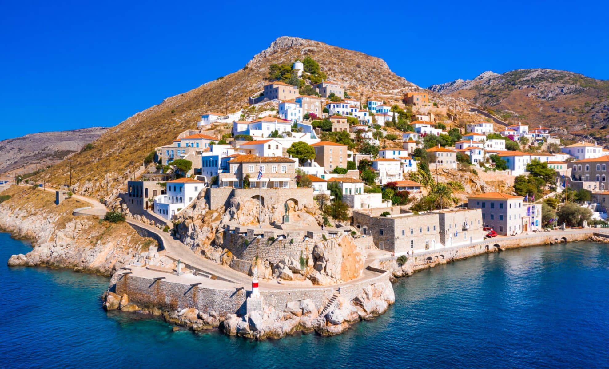 découvrez les îles européennes magiques, des destinations de rêve où la beauté naturelle et le charme historique se rencontrent. explorez des paysages enchanteurs, des plages paradisiaques et des villages pittoresques, et laissez-vous envoûter par l’atmosphère unique de chaque île. partez à l'aventure et vivez des moments inoubliables au cœur de l'europe!