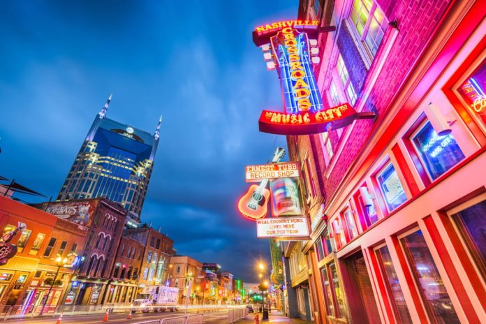 nashville incontournables découvrez les incontournables de nashville, la capitale de la musique country, et plongez dans ses sites emblématiques, des concerts légendaires aux musées captivants, en passant par une cuisine délicieuse et une ambiance chaleureuse. parfait pour un voyage inoubliable!