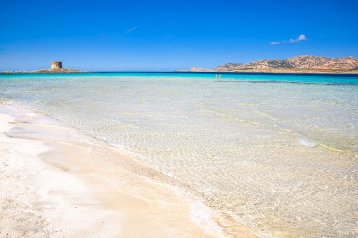 sardaigne : plages secrètes et villages découvrez les plages secrètes et les villages pittoresques de la sardaigne, une île méditerranéenne où la nature sauvage rencontre la culture authentique. partez à l'aventure et explorez des trésors cachés loin des sentiers battus.