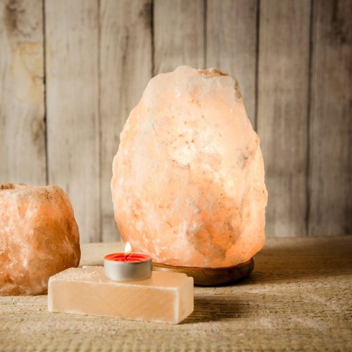 signification lampe de sel découvrez la signification de la lampe de sel, un objet décoratif prisé pour ses propriétés apaisantes et purificatrices. apprenez comment elle fonctionne, ses bienfaits pour la santé ainsi que son utilisation dans la décoration intérieure.