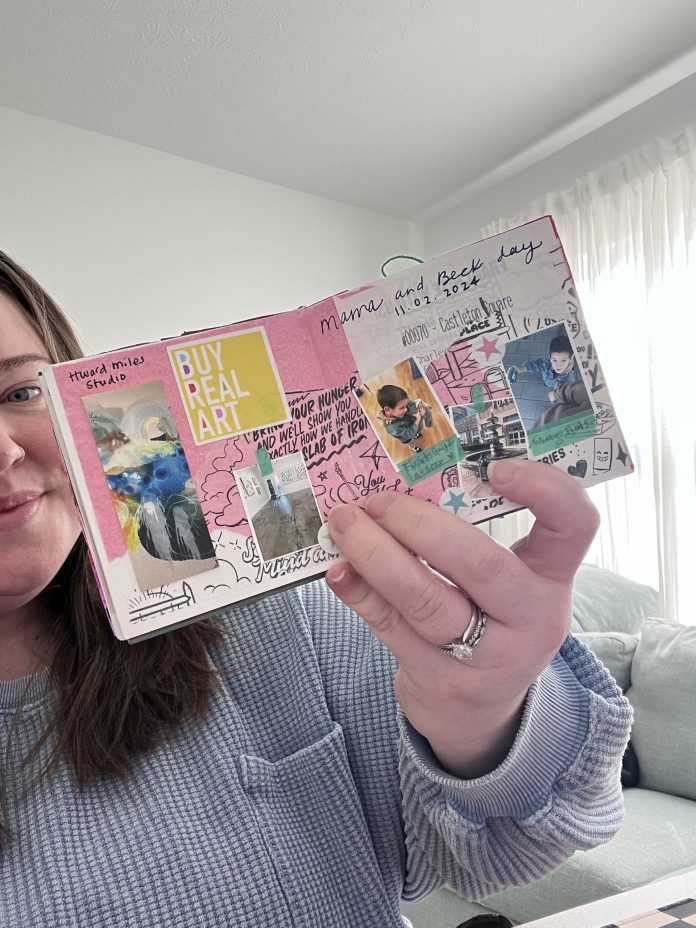 junk journaling découvrez l'art du junk journaling : une activité créative et relaxante qui consiste à recycler et assembler papiers, photos et souvenirs pour réaliser un carnet unique et personnalisé. idéal pour booster votre créativité !