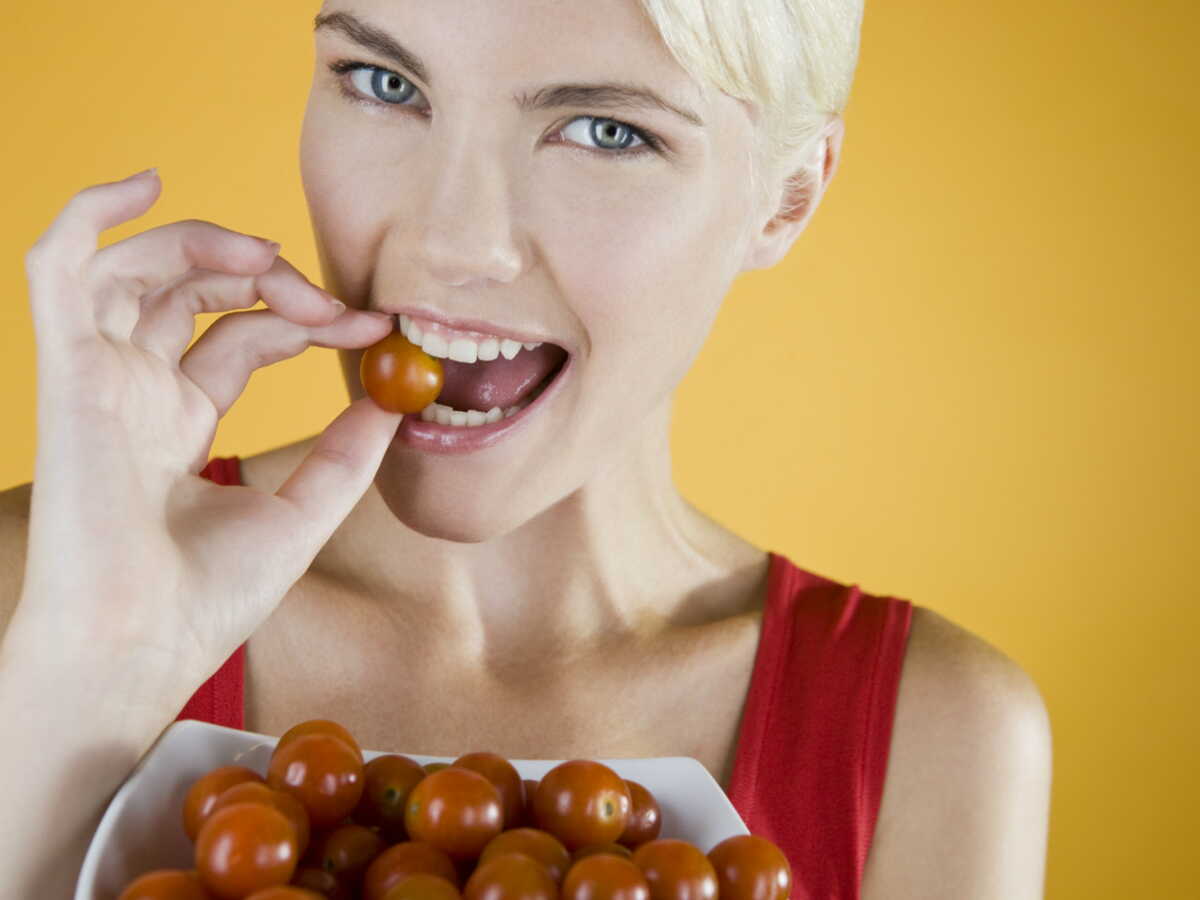 découvrez un menu sèche à 1200 kcal spécialement conçu pour les femmes : repas équilibrés, faciles à préparer, pour atteindre vos objectifs minceur tout en restant en bonne santé.