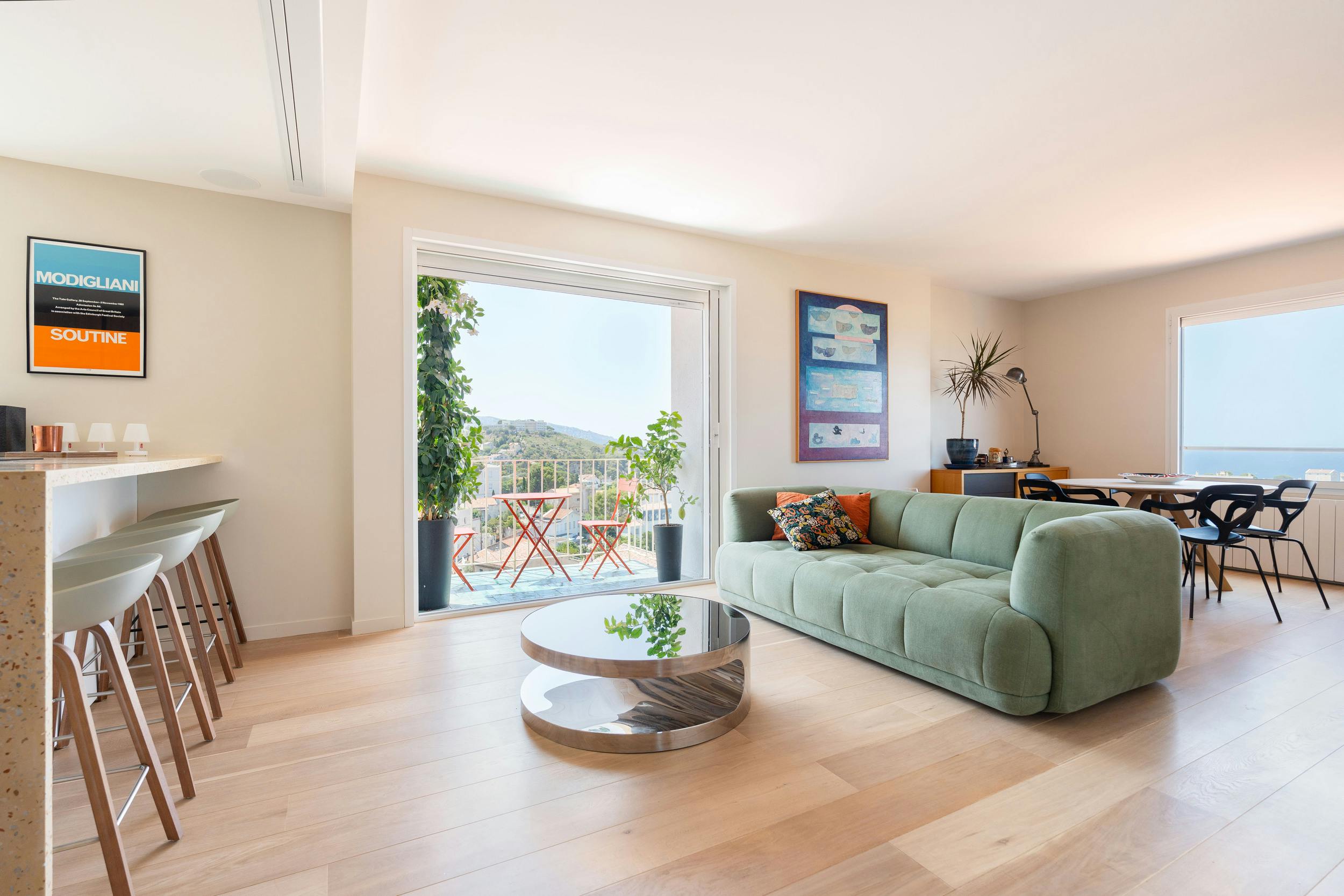 découvrez un architecte d'intérieur à aix spécialisé dans le style méridional alliant pierre naturelle et lumière du soleil pour des espaces chaleureux et authentiques.