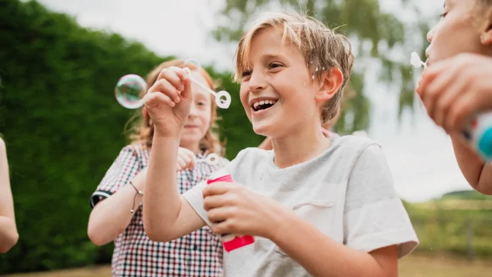 astuces pour préserver souvenirs familiaux découvrez des astuces pratiques pour préserver vos précieux souvenirs familiaux et transmettre votre histoire aux générations futures.