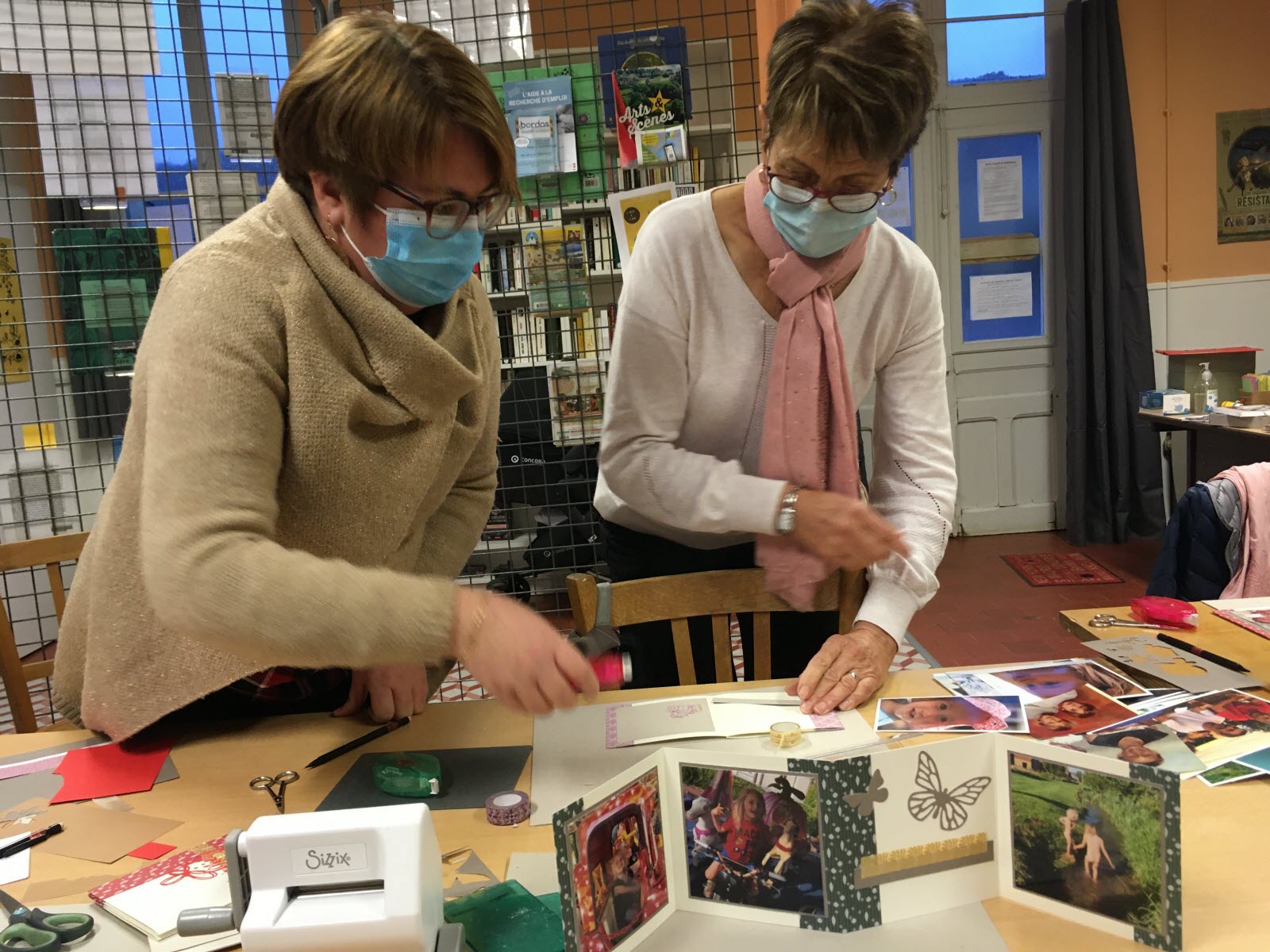 participez à une soirée conviviale mêlant recettes gourmandes et scrapbooking créatif à la bibliothèque. un moment idéal pour partager vos passions et créer de beaux souvenirs.