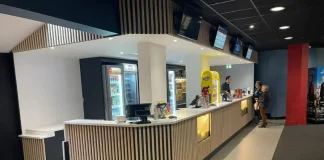 découvrez comment le cinéma grand écran repousse les limites de l'immersion et de l'expérience visuelle pour captiver les spectateurs comme jamais auparavant.