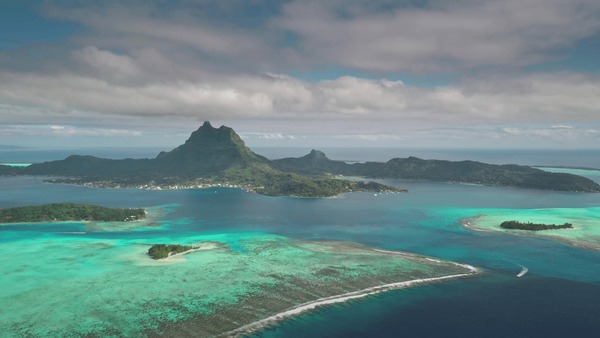 découvrez le cocktail bora bora, une délicieuse invitation à siroter le lagon polynésien avec ses saveurs exotiques et rafraîchissantes.