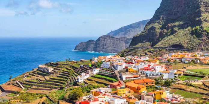voyage canaries : guide hiver ensoleillé découvrez notre guide complet pour un voyage aux canaries en hiver, profitez d'un séjour ensoleillé, des plages magnifiques et d'activités adaptées à la saison.