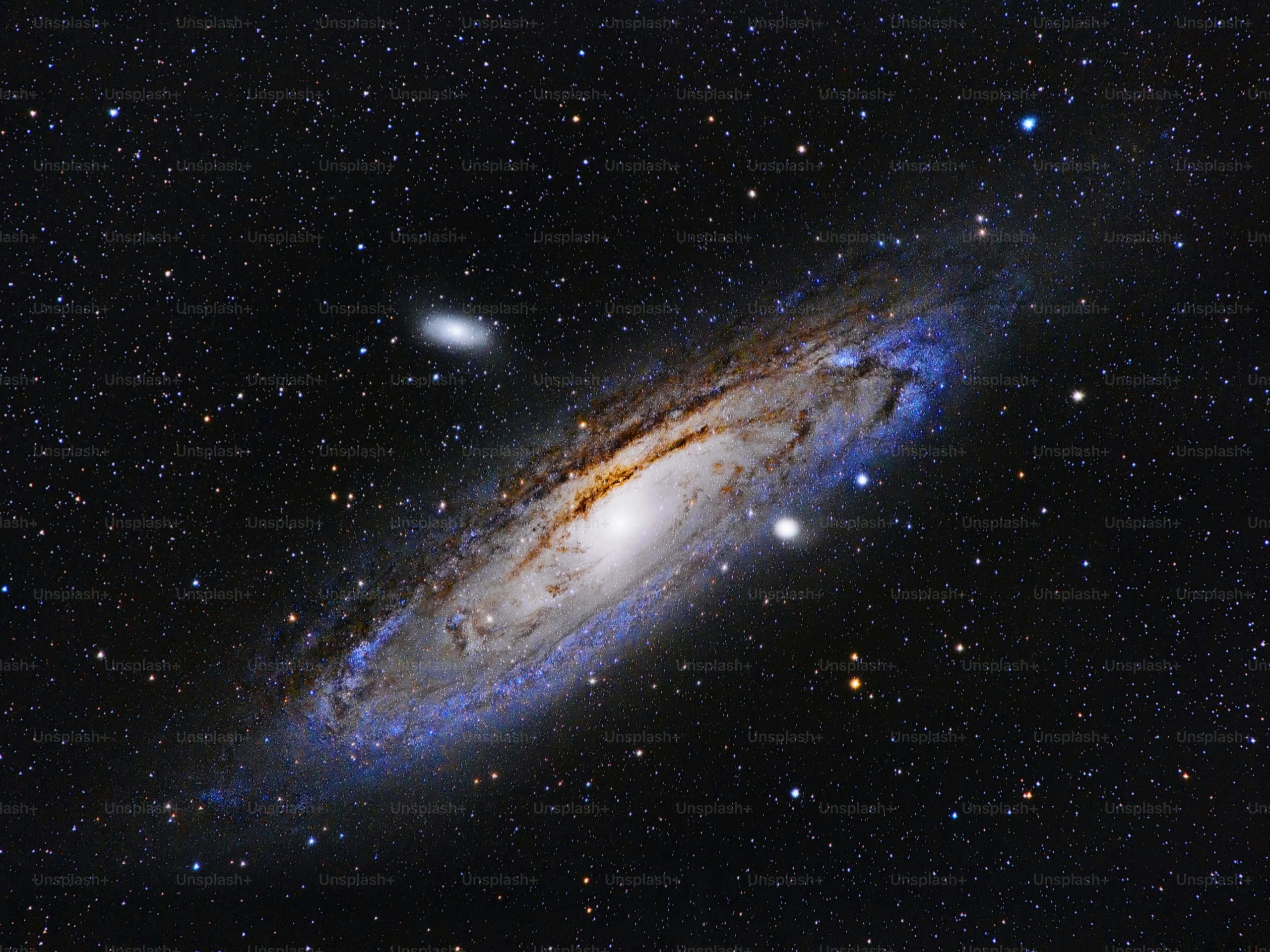 découvrez notre collection de fonds d’écran galaxie et cosmos pour embellir votre bureau avec des images spatiales époustouflantes et inspirantes.