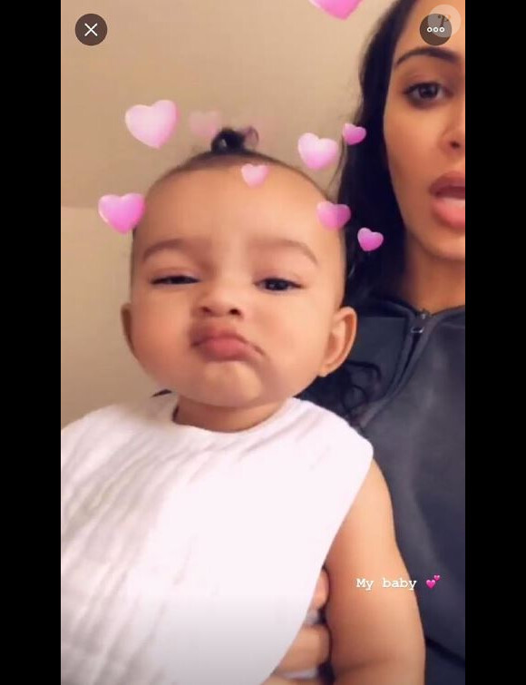découvrez l'histoire unique de kim et chicago, un duo mère-fille jumelles, partageant un lien exceptionnel et des moments inoubliables.